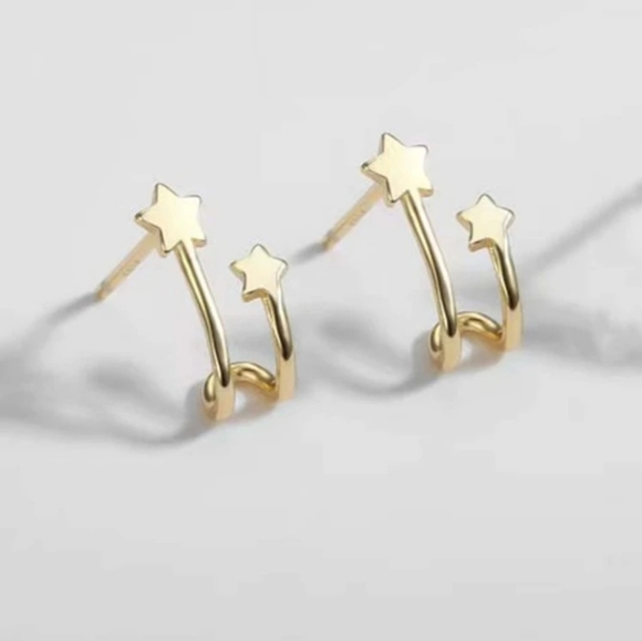 💥ONE LEFT💥Dainty Double Star Minimalist Huggers, celestial earrings - Picture 2 of 5
